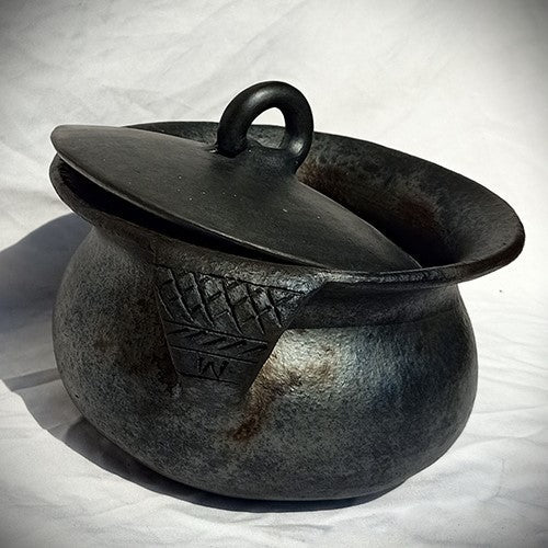 Black Pottery Caseroll